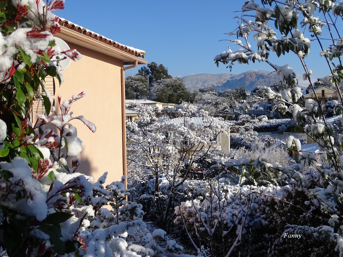 Maison sous la neige signéeDSC04770.jpg
